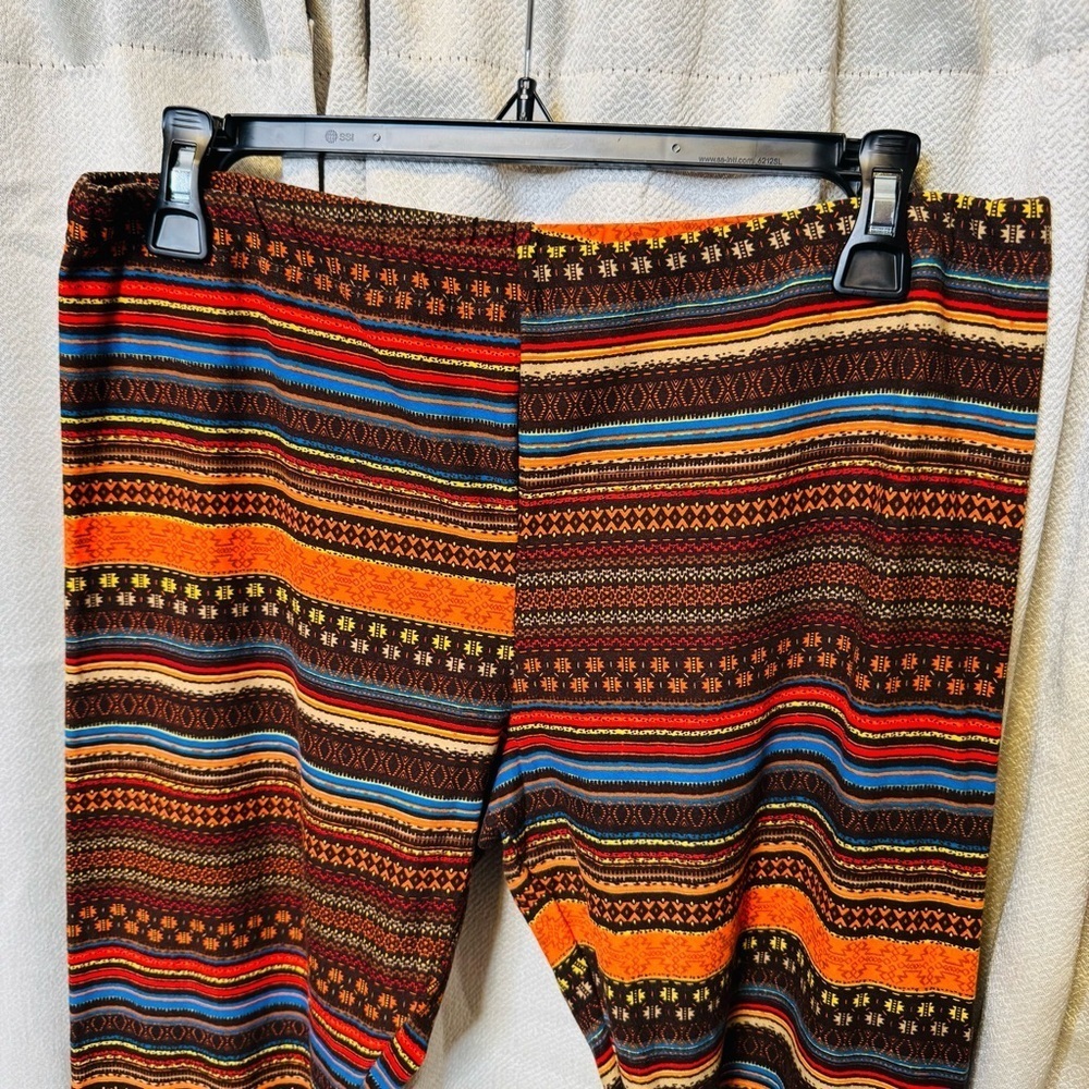 Vibrant Multicolor Patterned Leggings - Picture 3 of 7
